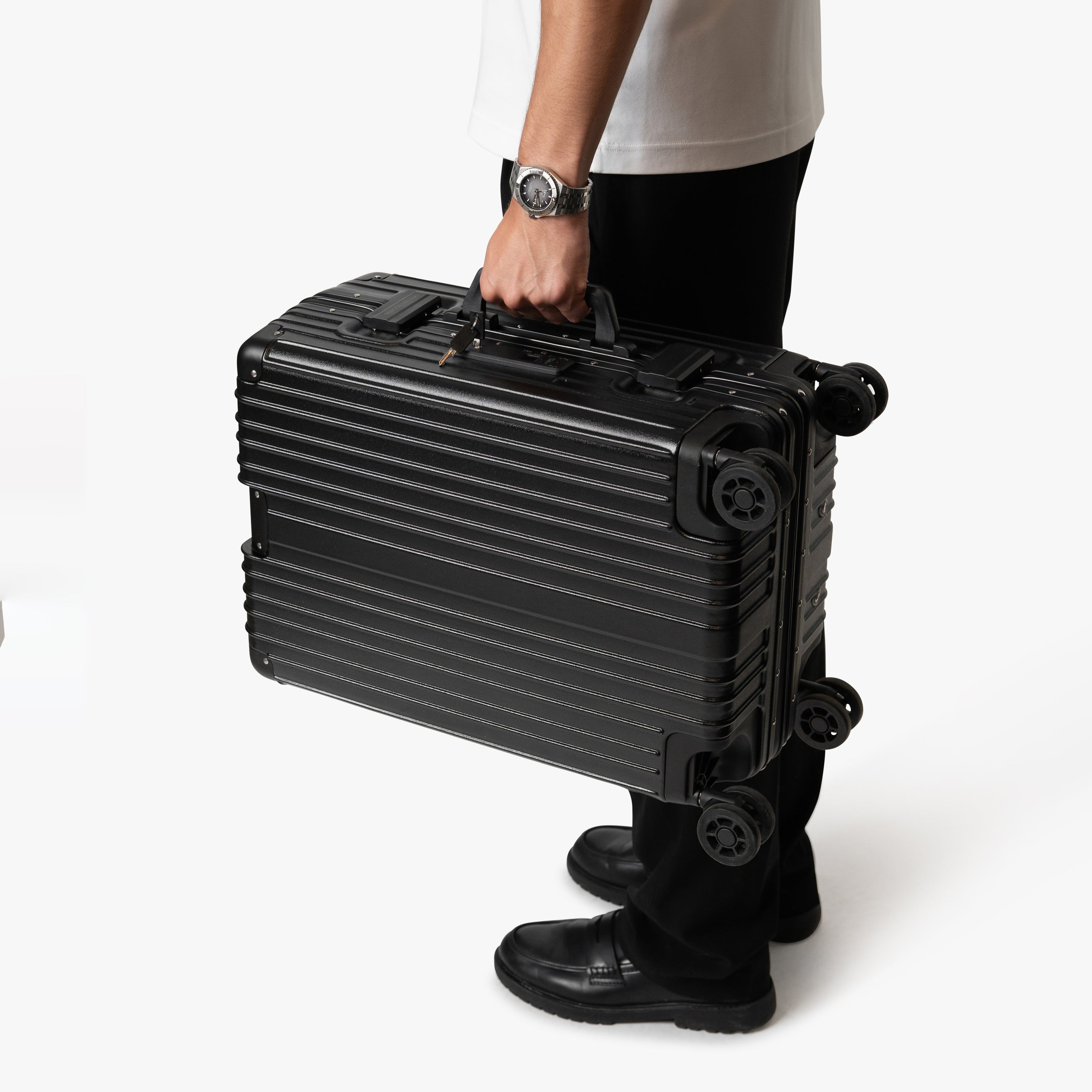 SecureTouch Suitcase (Onyx)
